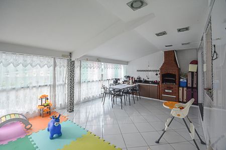 Casa à venda com 170m², 3 quartos e 2 vagas Casa à venda com 170m², 3 quartos e 2 vagasChurrasqueira