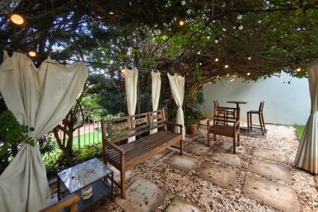 Casa à venda com 400m², 2 quartos e 2 vagas Casa à venda com 400m², 2 quartos e 2 vagasQuintal