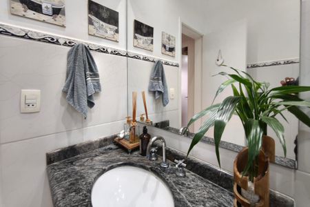 Casa à venda com 400m², 2 quartos e 2 vagas Casa à venda com 400m², 2 quartos e 2 vagasBanheiro