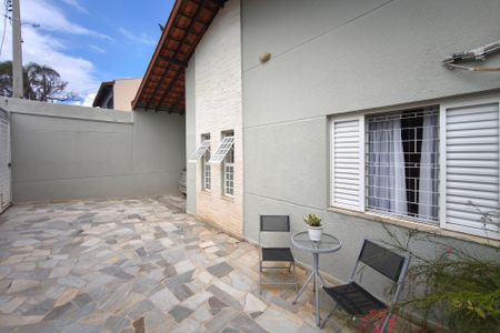 Casa à venda com 400m², 2 quartos e 2 vagas Casa à venda com 400m², 2 quartos e 2 vagasQuintal - Jardim
