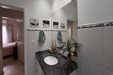 Casa à venda com 400m², 2 quartos e 2 vagas Casa à venda com 400m², 2 quartos e 2 vagasBanheiro
