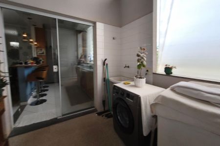 Casa à venda com 400m², 2 quartos e 2 vagas Casa à venda com 400m², 2 quartos e 2 vagasÁrea de Serviço