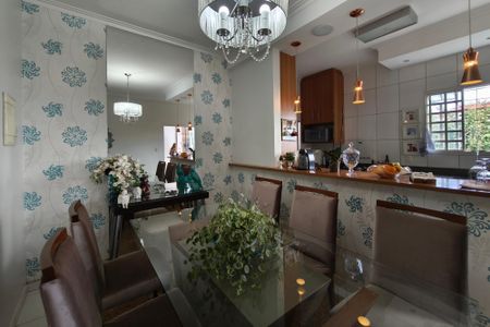 Casa à venda com 400m², 2 quartos e 2 vagas Casa à venda com 400m², 2 quartos e 2 vagasSala de Jantar