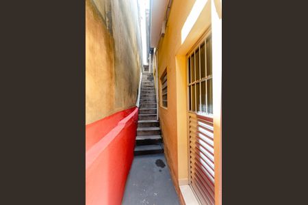 Casa para alugar com 55m², 2 quartos e sem vagaEscada externa