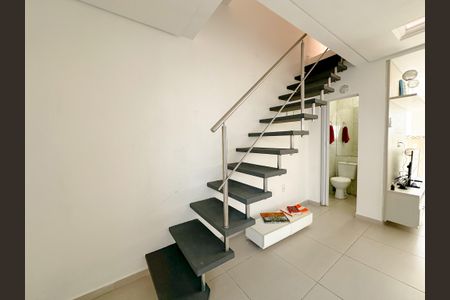 Apartamento para alugar com 70m², 2 quartos e 1 vagaEscada