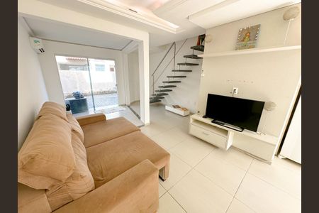 Sala de TV de apartamento para alugar com 2 quartos, 70m² em Ingleses Norte, Florianópolis