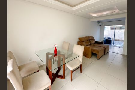 Apartamento para alugar com 70m², 2 quartos e 1 vagaSala de Jantar