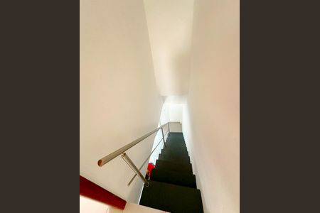 Apartamento para alugar com 70m², 2 quartos e 1 vagaEscada