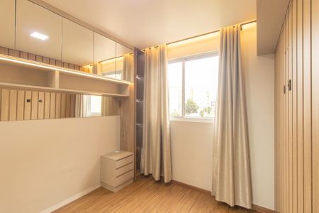 Quarto 2 de apartamento para alugar com 2 quartos, 50m² em Capão Raso, Curitiba