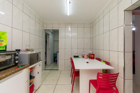 Casa à venda com 240m², 4 quartos e 2 vagas Casa à venda com 240m², 4 quartos e 2 vagasCasa 2 - Cozinha