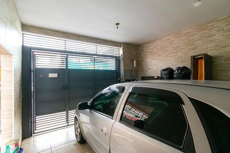 Casa à venda com 240m², 4 quartos e 2 vagas Casa à venda com 240m², 4 quartos e 2 vagasGaragem