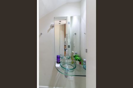 Casa de condomínio à venda com 101m², 2 quartos e 2 vagasLavabo