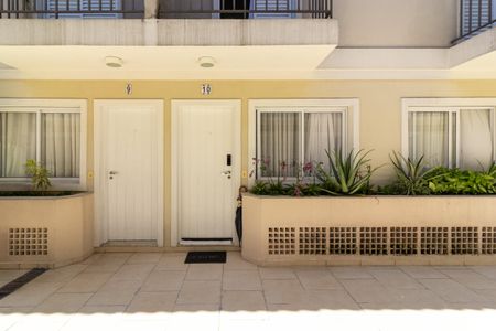 Casa de condomínio à venda com 101m², 2 quartos e 2 vagasFachada interna