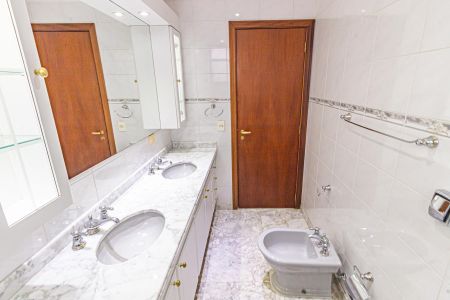 Apartamento para alugar com 128m², 3 quartos e 4 vagas Apartamento para alugar com 128m², 3 quartos e 4 vagasBanheiro da Suíte