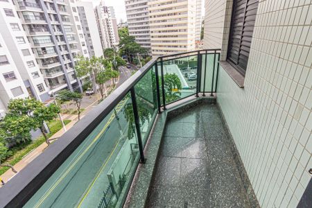 Apartamento para alugar com 128m², 3 quartos e 4 vagas Apartamento para alugar com 128m², 3 quartos e 4 vagasVaranda