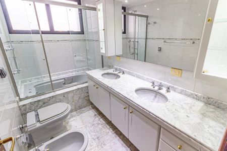 Apartamento para alugar com 128m², 3 quartos e 4 vagas Apartamento para alugar com 128m², 3 quartos e 4 vagasBanheiro da Suíte