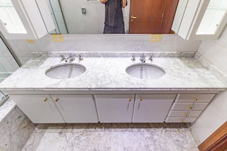 Apartamento para alugar com 128m², 3 quartos e 4 vagas Apartamento para alugar com 128m², 3 quartos e 4 vagasBanheiro da Suíte