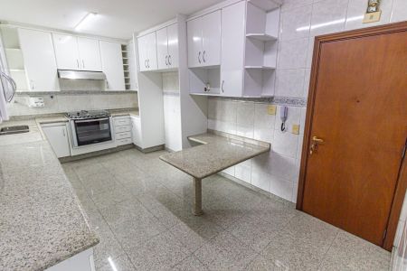 Apartamento para alugar com 128m², 3 quartos e 4 vagas Apartamento para alugar com 128m², 3 quartos e 4 vagasCozinha