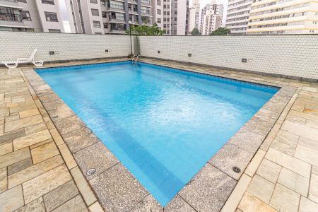 Apartamento para alugar com 128m², 3 quartos e 4 vagas Apartamento para alugar com 128m², 3 quartos e 4 vagasÁrea comum - Piscina