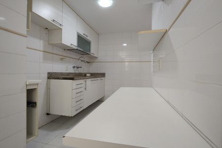 Apartamento à venda com 90m², 2 quartos e 2 vagasCozinha - Armários