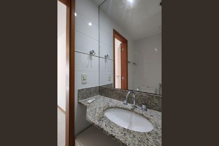 Apartamento à venda com 90m², 2 quartos e 2 vagasBanheiro da Suíte