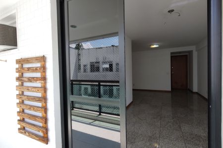 Apartamento à venda com 90m², 2 quartos e 2 vagasVaranda