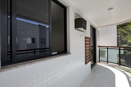 Apartamento à venda com 90m², 2 quartos e 2 vagasVaranda