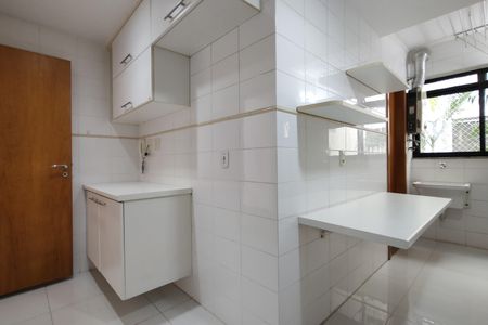 Apartamento à venda com 90m², 2 quartos e 2 vagasCozinha - Armários