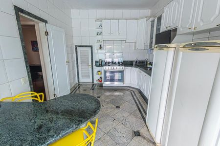 Apartamento à venda com 190m², 4 quartos e 2 vagascozinha / cobertura