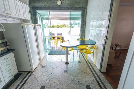 Apartamento à venda com 190m², 4 quartos e 2 vagascozinha / cobertura