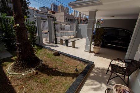 Casa para alugar com 275m², 4 quartos e 4 vagasÁREA EXTERNA FRENTE