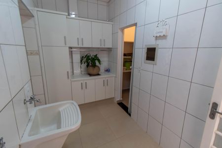 Casa para alugar com 275m², 4 quartos e 4 vagasÁREA DE SERVIÇO