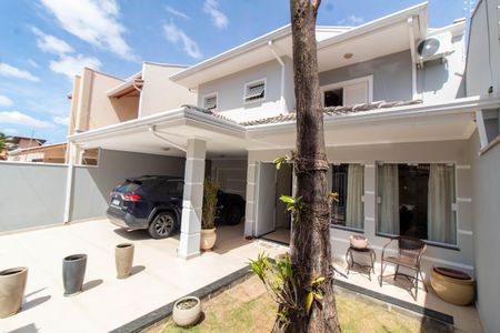 Casa para alugar com 275m², 4 quartos e 4 vagasÁREA EXTERNA FRENTE