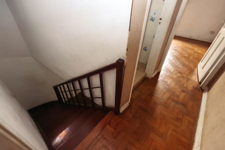 Casa à venda com 95m², 2 quartos e 1 vagaEscadas