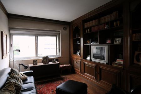 Apartamento à venda com 380m², 4 quartos e 2 vagasSala de TV