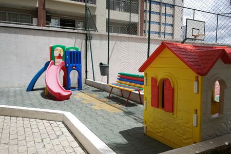 Apartamento para alugar com 75m², 3 quartos e 2 vagasÁrea comum - Playground