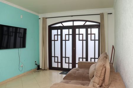 Casa para alugar com 140m², 3 quartos e 5 vagas Casa para alugar com 140m², 3 quartos e 5 vagasSala