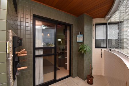 Varanda com Churrasqueira de apartamento para alugar com 3 quartos, 125m² em Centro, Curitiba