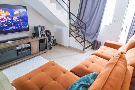 Casa de condomínio à venda com 70m², 2 quartos e 2 vagasSala