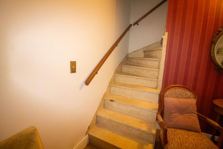 Escada de casa à venda com 3 quartos, 180m² em Jardim Aeroporto, São Paulo