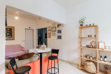 Casa à venda com 160m², 3 quartos e 2 vagas Casa à venda com 160m², 3 quartos e 2 vagasSala