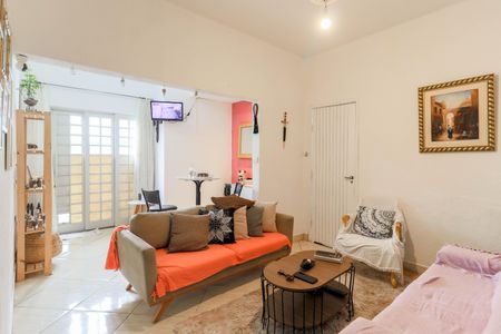 Casa à venda com 160m², 3 quartos e 2 vagas Casa à venda com 160m², 3 quartos e 2 vagasSala