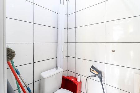 Casa à venda com 160m², 3 quartos e 2 vagas Casa à venda com 160m², 3 quartos e 2 vagasBanheiro de Serviço