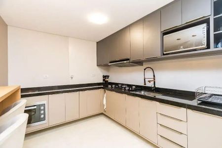 Cozinha de casa de condomínio para alugar com 3 quartos, 109m² em Uberaba, Curitiba