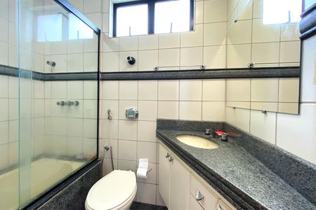 Apartamento para alugar com 45m², 1 quarto e 2 vagasBanheiro da Suíte