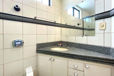 Apartamento para alugar com 45m², 1 quarto e 2 vagasBanheiro da Suíte