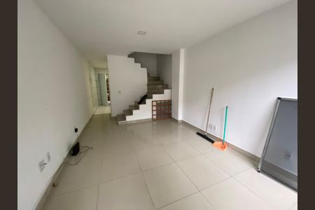 Sala de casa de condomínio para alugar com 2 quartos, 80m² em Jacarepaguá, Rio de Janeiro