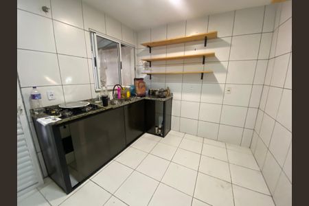 Cozinha de casa de condomínio para alugar com 2 quartos, 80m² em Jacarepaguá, Rio de Janeiro