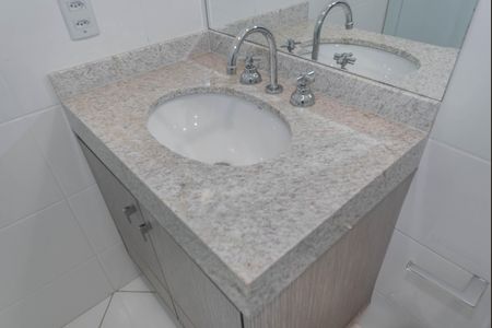 Casa de condomínio à venda com 100m², 3 quartos e 2 vagasBanheiro Social