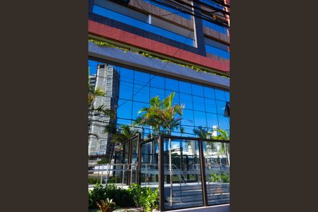 Studio para alugar com 27m², 1 quarto e 1 vaga Studio para alugar com 27m², 1 quarto e 1 vagaFachada e portaria